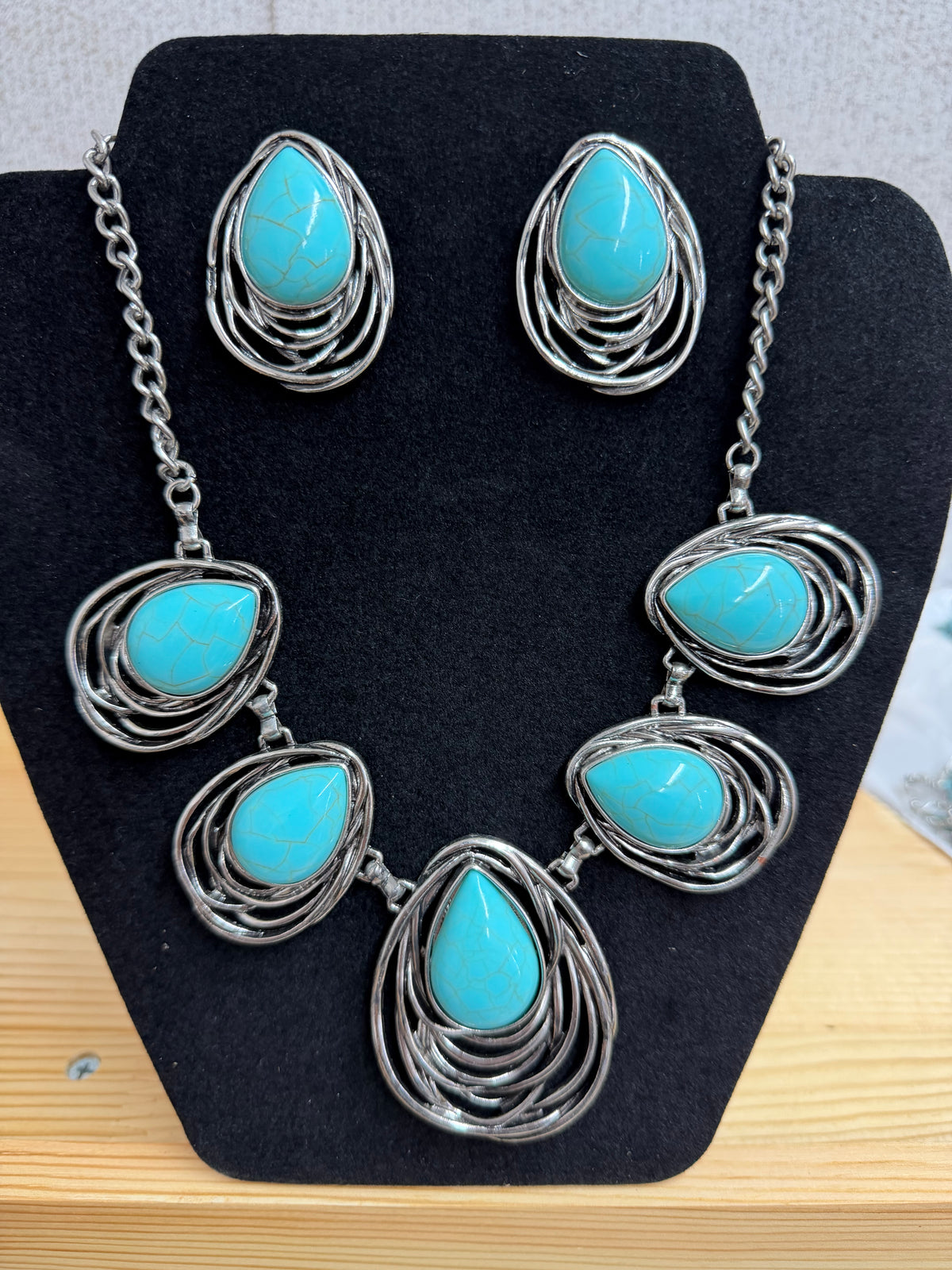 Beautiful Necklace Sets w Earrings