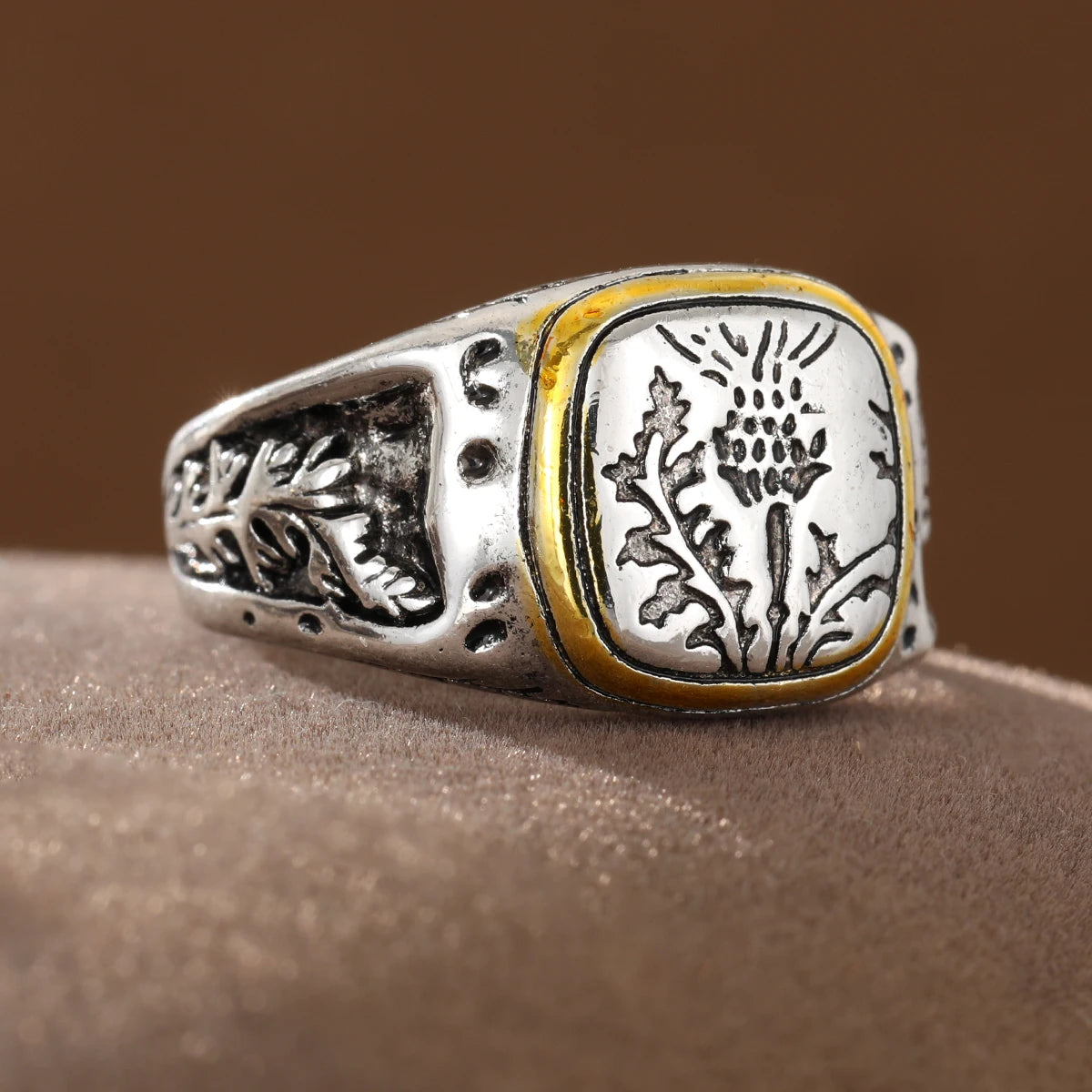 Retro Two-Color Floral Relief Square-Shaped Engraved Copper Jewelry Ring for Ladies, a Streetwear Daily Accessory